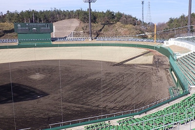 びんご運動公園野球場壁面衝撃緩衝材改修工事