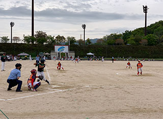 第8回山陽建設旗親善小学生ソフトボール大会の様子